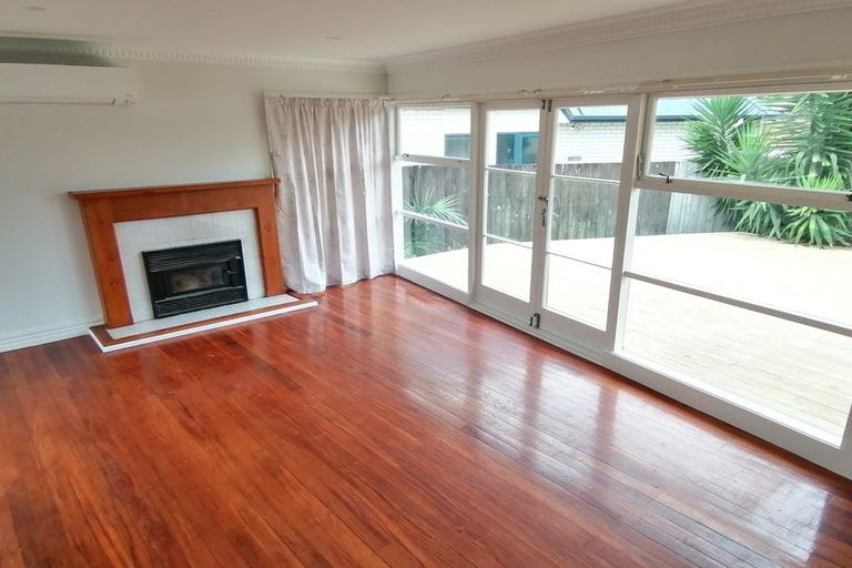 Photo of property in 13a Tiraumea Drive, Pakuranga, Auckland, 2010