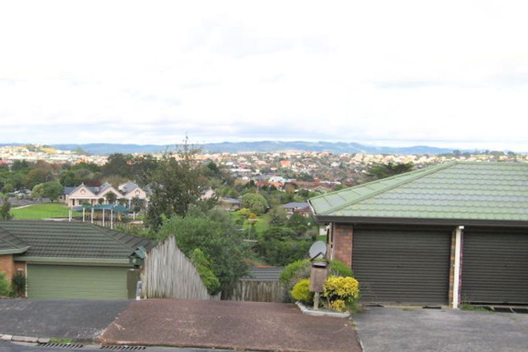 Photo of property in 15a Cambric Place, Botany Downs, Auckland, 2010