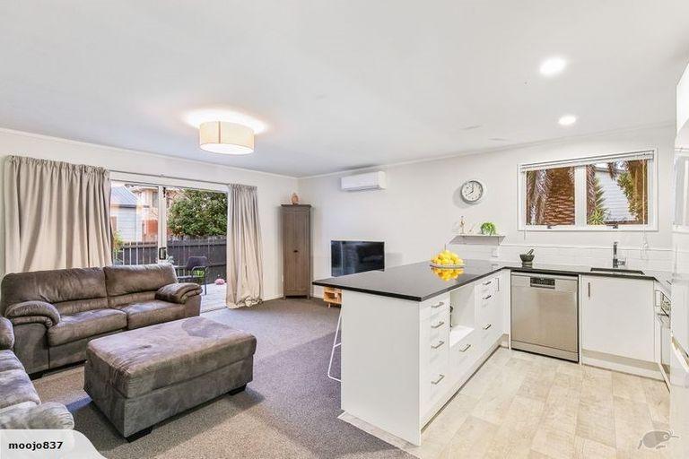 Photo of property in 2/13 Hamurana Place, Te Atatu Peninsula, Auckland, 0610