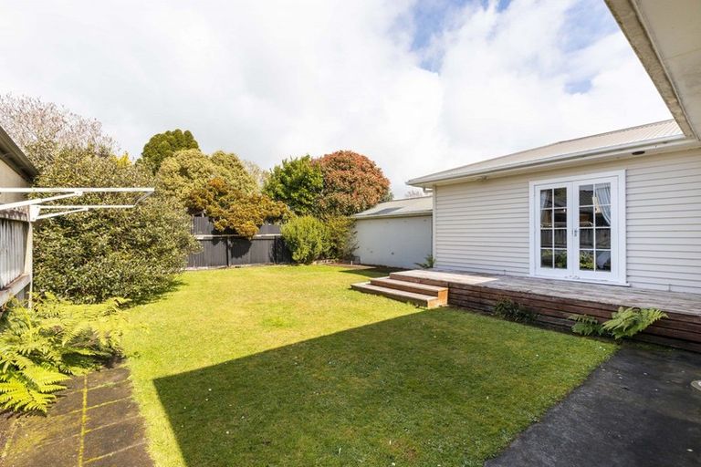Photo of property in 6 Rarawa Place, Vogeltown, New Plymouth, 4310