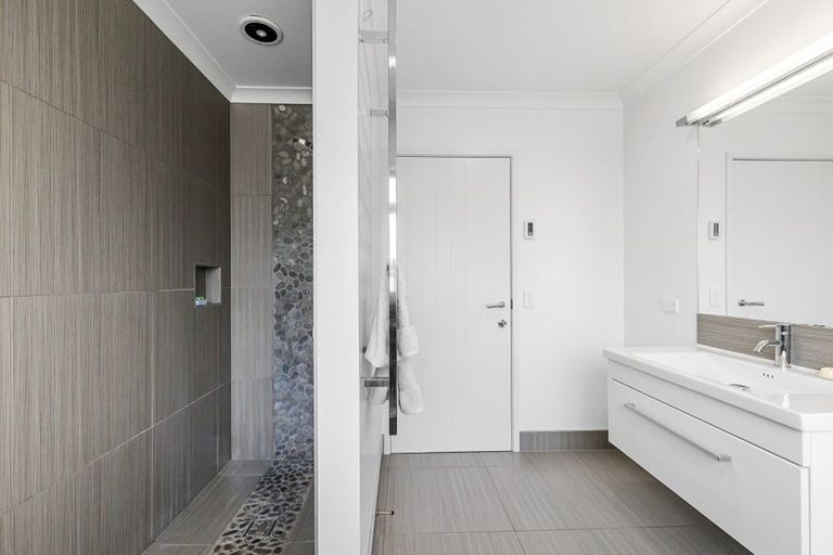 Photo of property in 67 Montgomery Crescent, Kinloch, Taupo, 3377