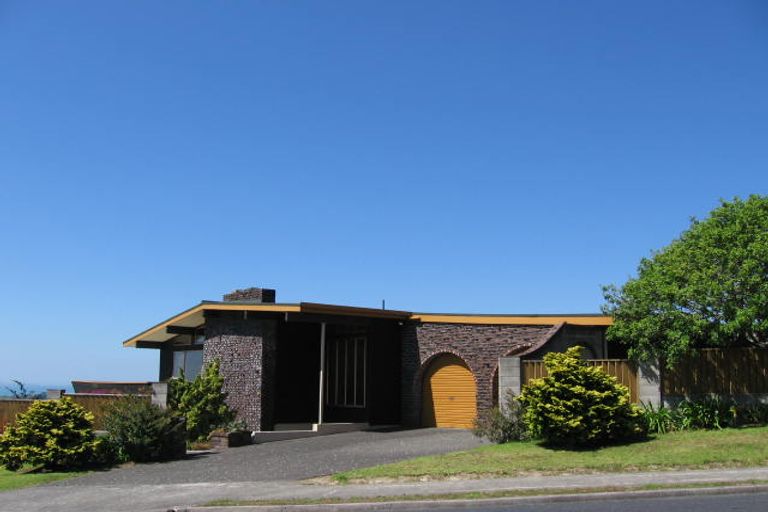 Photo of property in 927 East Coast Road, Northcross, Auckland, 0632