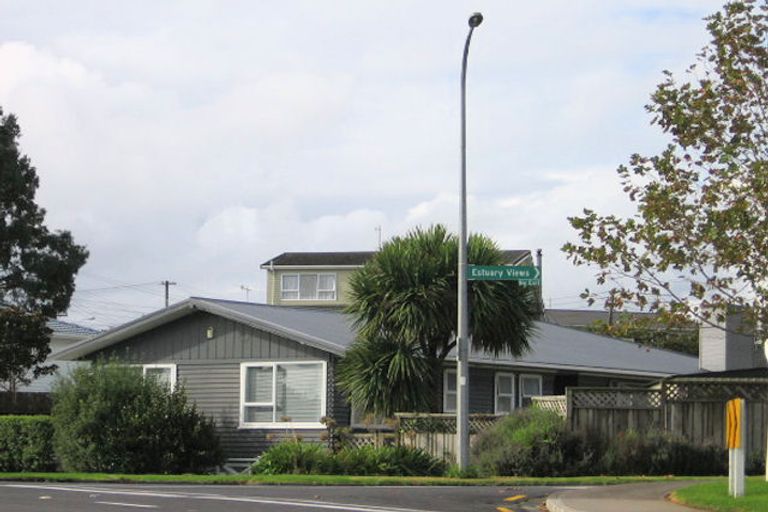 Photo of property in 4 Somerville Road, Shelly Park, Auckland, 2014