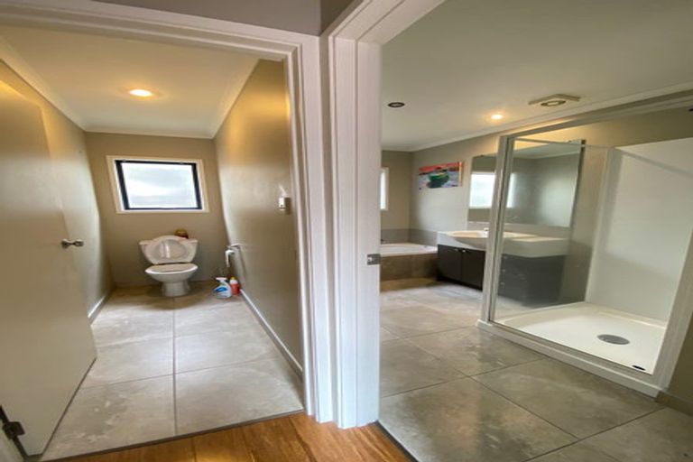 Photo of property in 14 Vicente Place, Oteha, Auckland, 0632