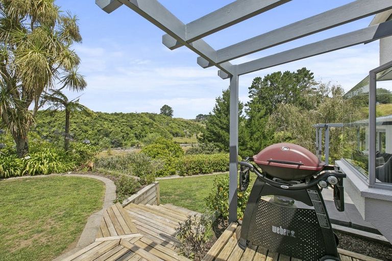 Photo of property in 379 Mangorei Road, Merrilands, New Plymouth, 4312