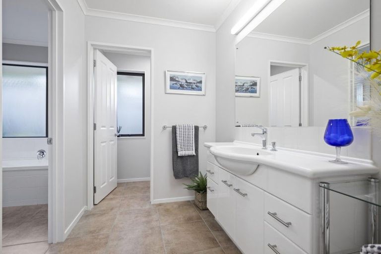 Photo of property in 55 Lough Bourne Drive, Pukekohe, 2120