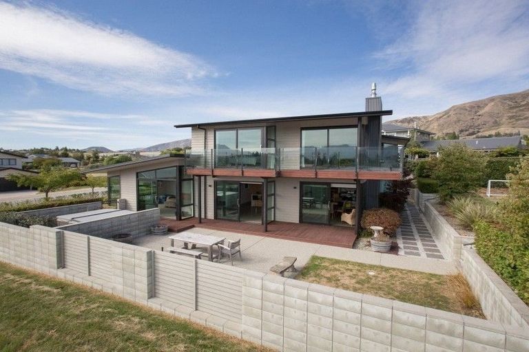 Photo of property in 22 Kelliher Drive, Wanaka, 9305