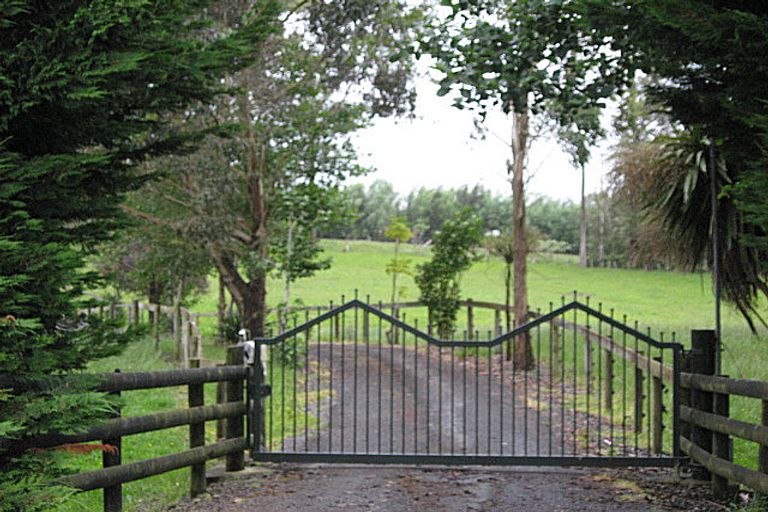 Photo of property in 237 Sutton Road, Drury, Papakura, 2584