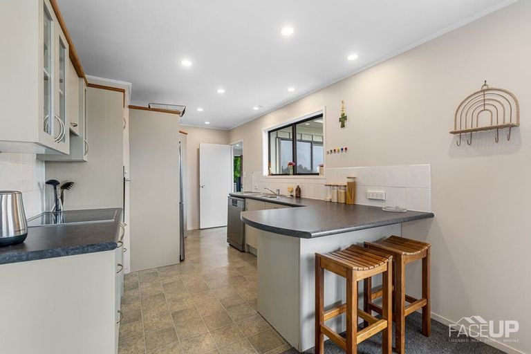 Photo of property in 10 Pahi Place, West Harbour, Auckland, 0618