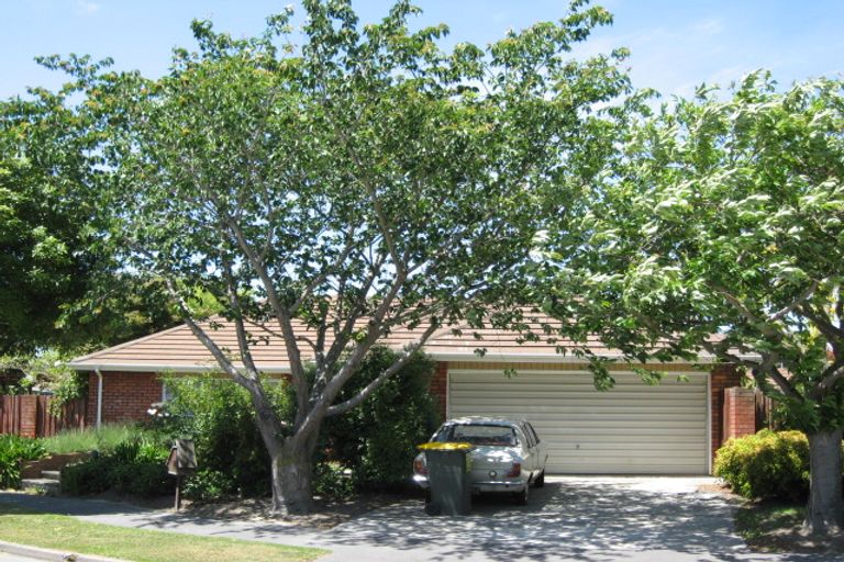 Photo of property in 18 Geraldo Place, Russley, Christchurch, 8042