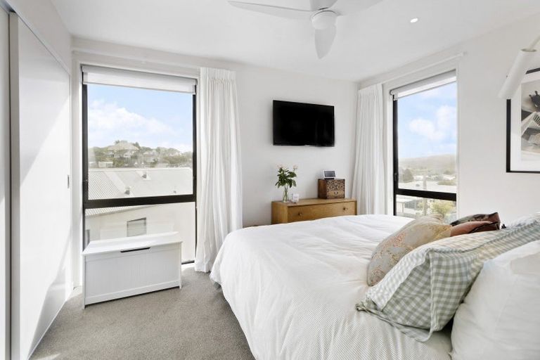 Photo of property in 15/6 Oswald Crescent, Paparangi, Wellington, 6037