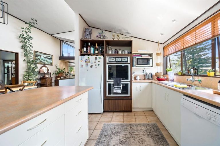 Photo of property in 2 Exeter Place, Tihiotonga, Rotorua, 3015