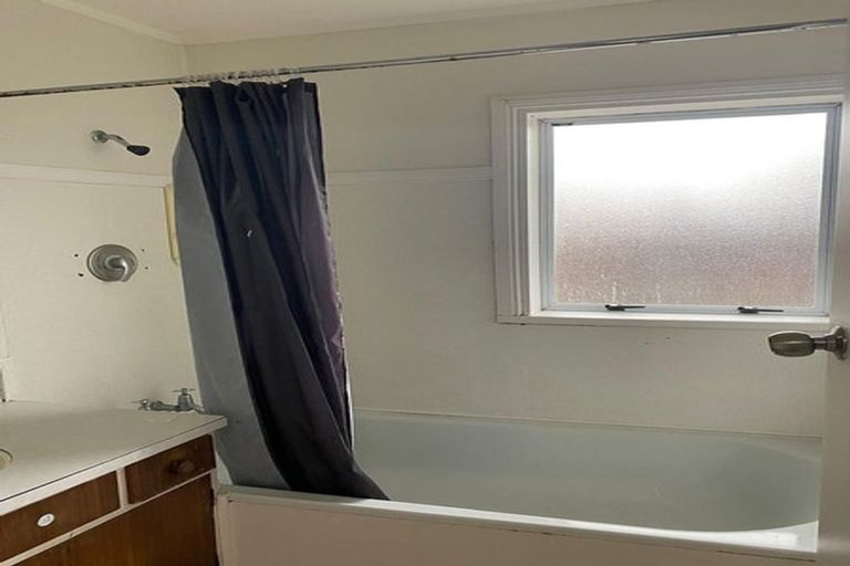 Photo of property in 2/13 Hayward Road, Papatoetoe, Auckland, 2025