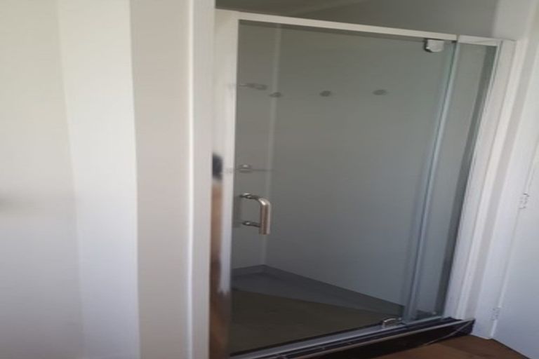 Photo of property in 10 St Margaret Place, West Harbour, Auckland, 0618