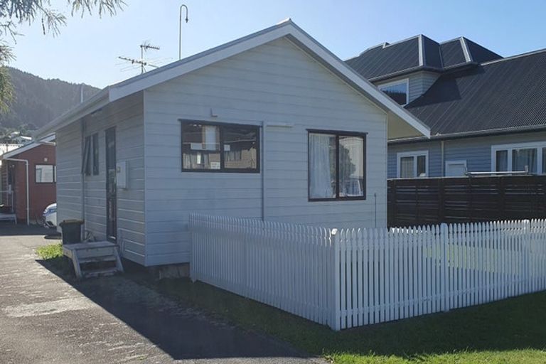 Photo of property in 11 Oxford Street, Tawa, Wellington, 5028