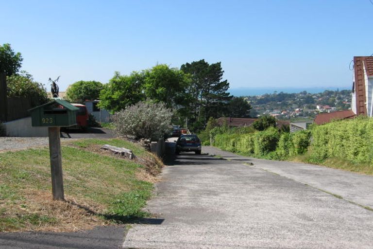 Photo of property in 923 East Coast Road, Northcross, Auckland, 0632