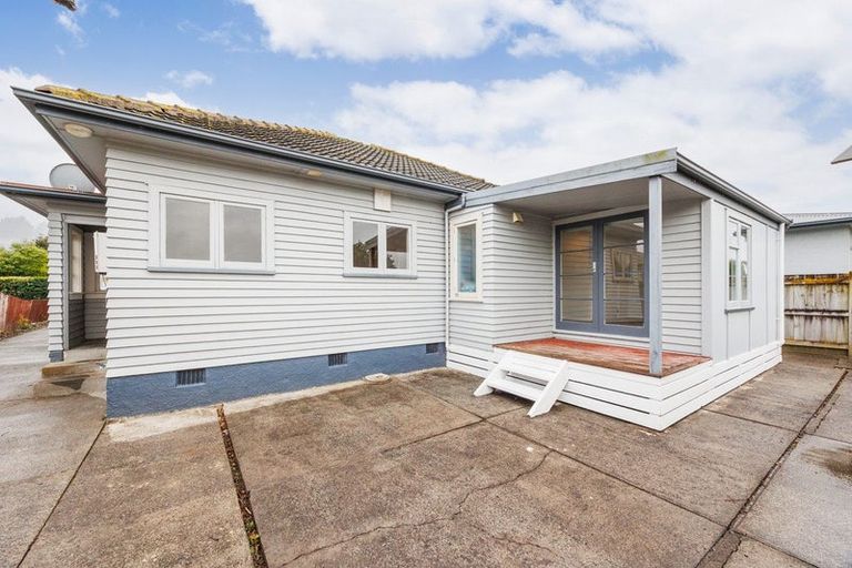 Photo of property in 24 Vernon Avenue, Takaro, Palmerston North, 4412