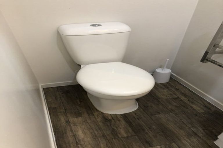 Photo of property in 2/39 Bayview Road, Bayview, Auckland, 0629