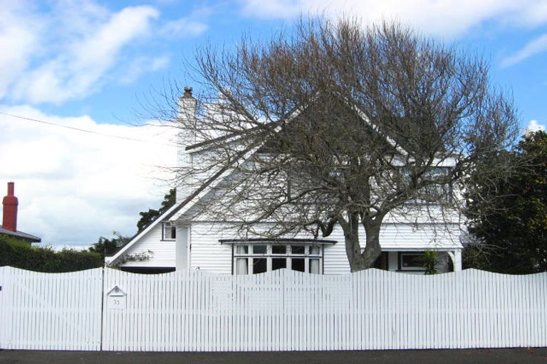Photo of property in 33 Wallace Place, Westown, New Plymouth, 4310
