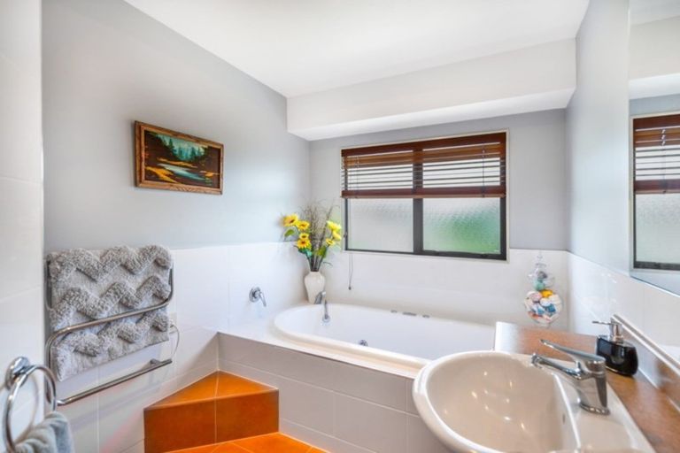 Photo of property in 2 Kilmuir Place, Rototuna, Hamilton, 3210