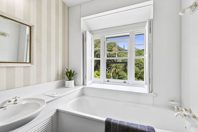 Photo of property in 31 Maarama Crescent, Aro Valley, Wellington, 6021
