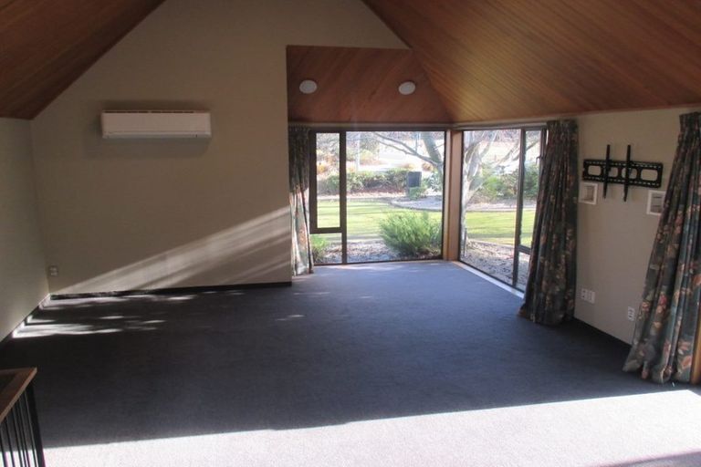 Photo of property in 4 Regalwood Close, Parklands, Christchurch, 8083