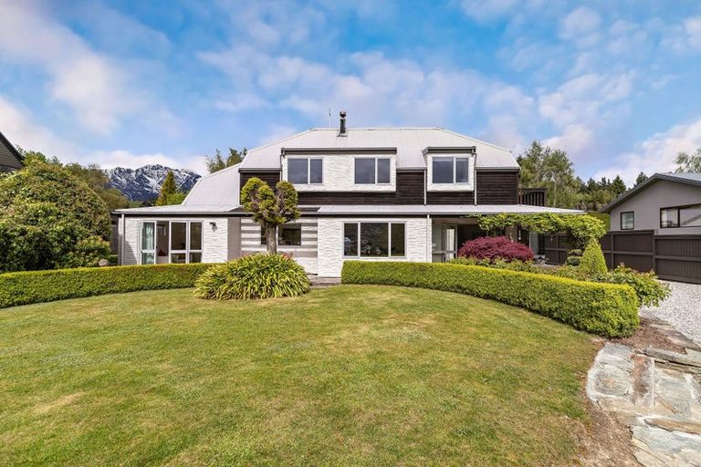 Photo of property in 7 Kelvin Place, Kelvin Heights, Queenstown, 9300