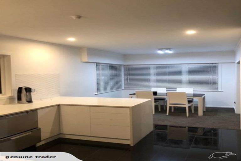 Photo of property in 230c Pakuranga Road, Pakuranga Heights, Auckland, 2010