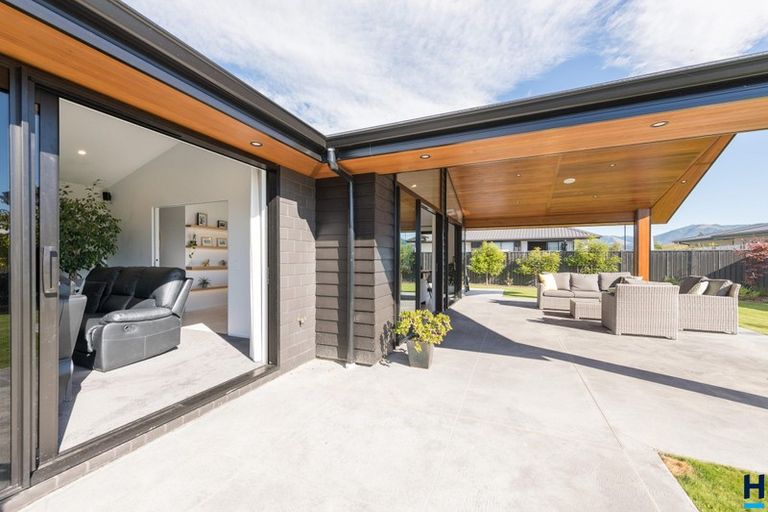Photo of property in 4 Puketutu Grove, Motueka, 7120
