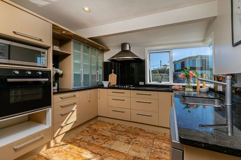 Photo of property in 2/28 East Coast Road, Milford, Auckland, 0620