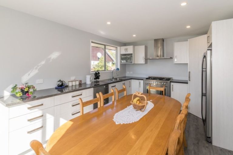 Photo of property in 7 Saunders Place, Redwood, Christchurch, 8051