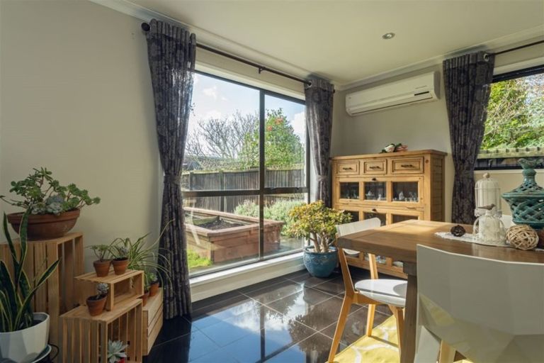 Photo of property in 10 Harkness Place, Avonhead, Christchurch, 8042