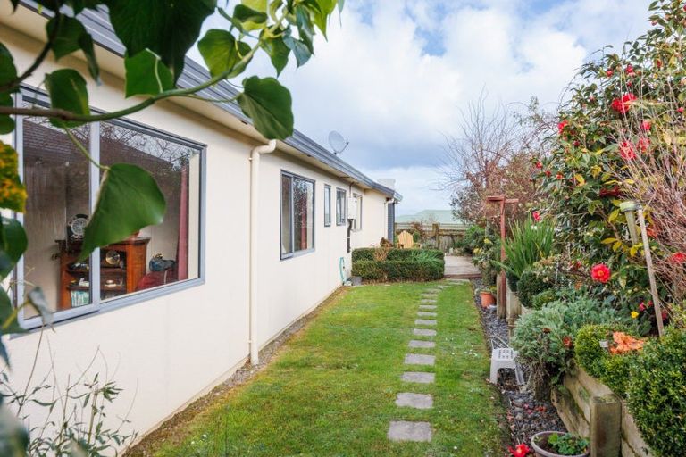 Photo of property in 6 Jordan Way, Kelvin Grove, Palmerston North, 4414