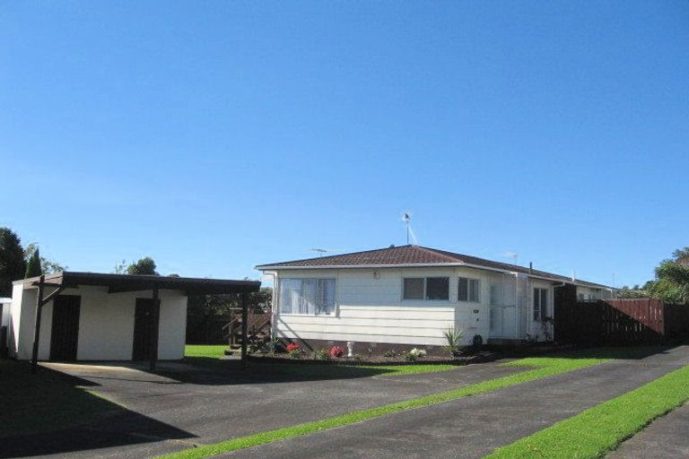 Photo of property in 2/1 Dalwhinnie Parade, Highland Park, Auckland, 2010