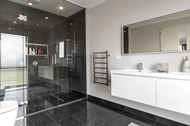 Photo of property in 25 Sarona Park Drive, Omanawa, Tauranga, 3171