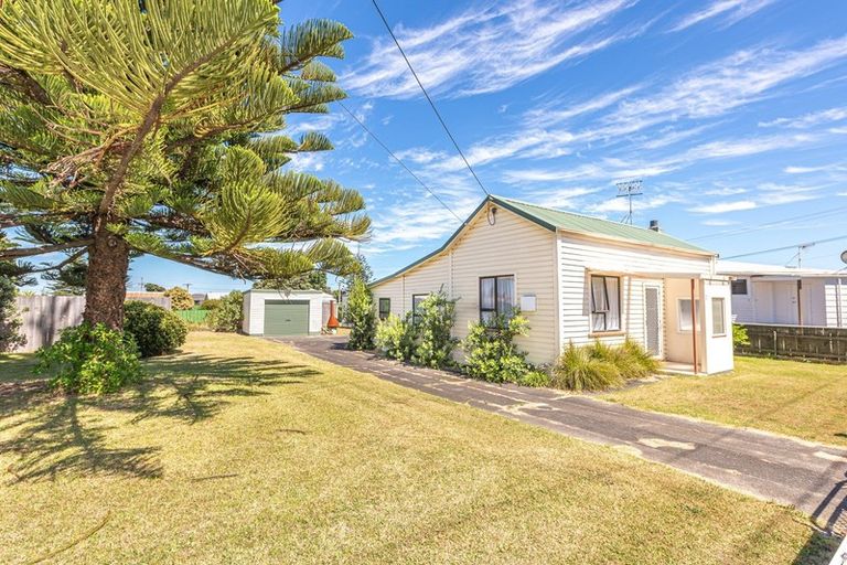 Photo of property in 21 Hood Street, Castlecliff, Whanganui, 4501