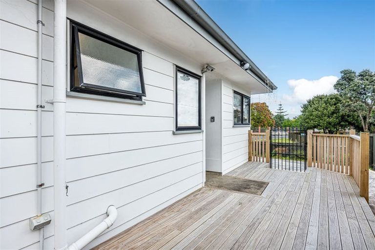 Photo of property in 213 Mahia Road, Wattle Downs, Auckland, 2103