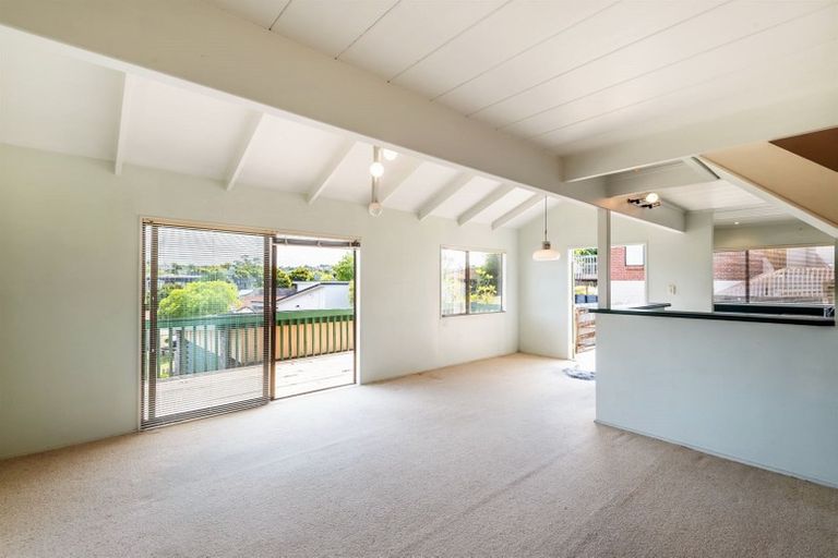 Photo of property in 5 Baltimore Place, Forrest Hill, Auckland, 0620