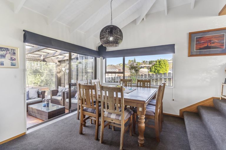 Photo of property in 33 Channing Crescent, Botany Downs, Auckland, 2010