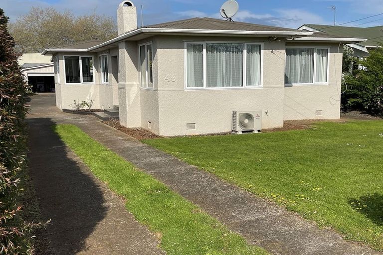 Photo of property in 45 Selwyn Crescent, College Estate, Whanganui, 4500