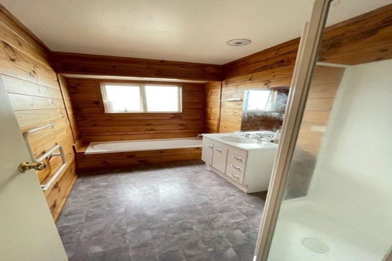 Photo of property in 1 Graham Collins Drive, Windsor Park, Auckland, 0632