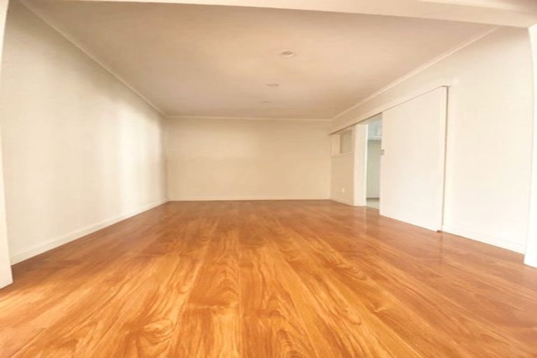 Photo of property in 2/3202 Great North Road, New Lynn, Auckland, 0600