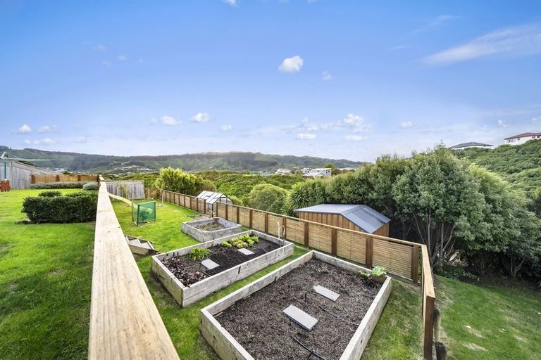 Photo of property in 10 Mervyn Kemp Drive, Tawa, Wellington, 5028