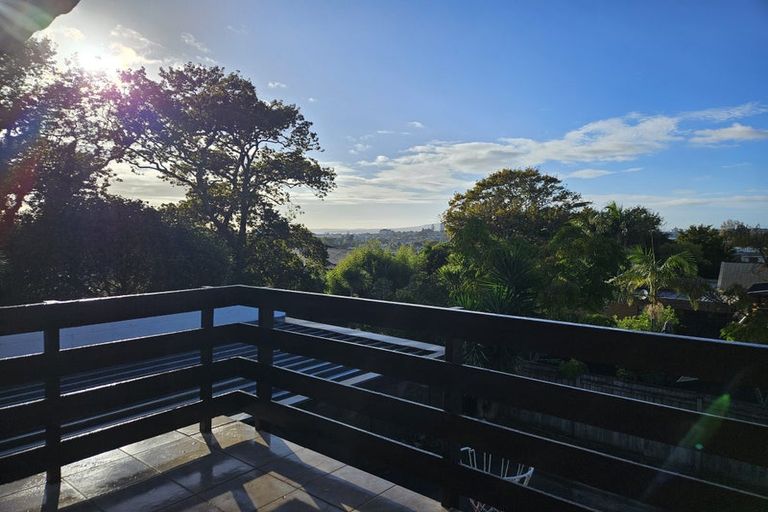 Photo of property in 2/33 Quebec Road, Milford, Auckland, 0620