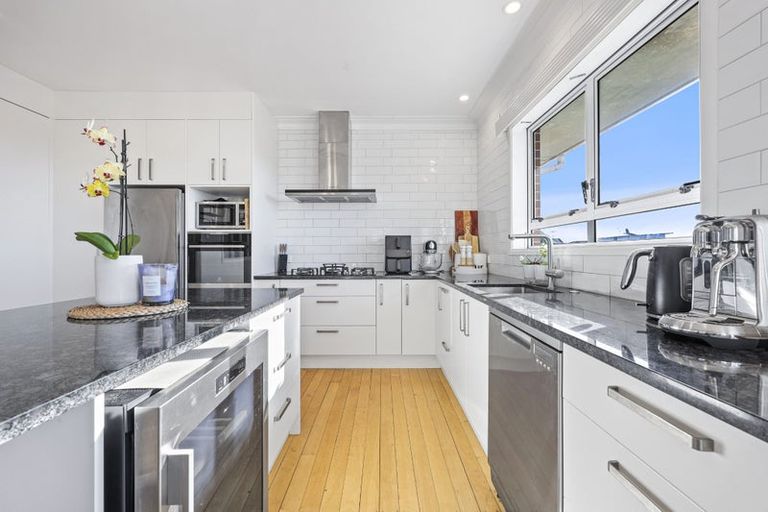 Photo of property in 73 Bradbury Road, Botany Downs, Auckland, 2010
