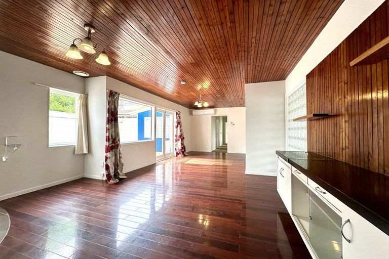 Photo of property in 358 Te Atatu Road, Te Atatu South, Auckland, 0610