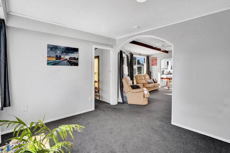 Photo of property in 6 Kowhai Street, Inglewood, 4330