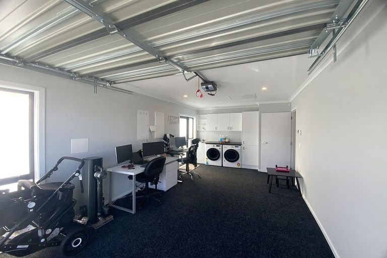 Photo of property in 5 Peter Tapp Way, Wainuiomata, Lower Hutt, 5014