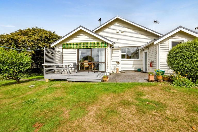 Photo of property in 22 Mills Street, Eltham, 4322