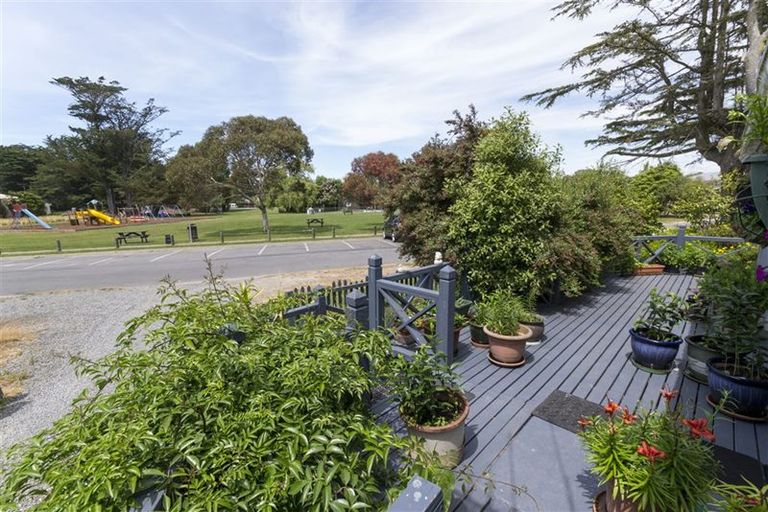 Photo of property in 20 Domain Terrace, Waikuku Beach, 7473